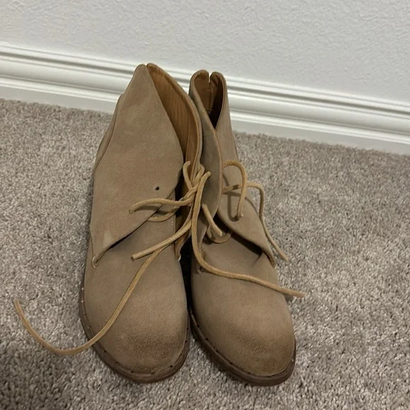 Beek Songlark Ankle Boots Stone Taupe Suede Lace Up Stacked Block Heel